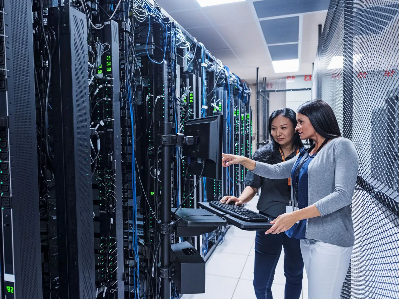Engenheiro de rede da Cajamar NET em atendimento